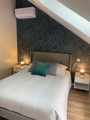 3 bedrooms, bed sheets