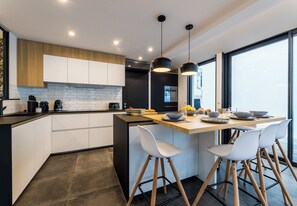 Refrigerador, microondas, horno y lavavajillas 