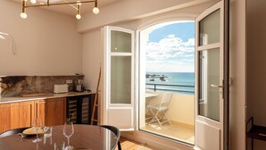 A modern kitchen with a view of the ocean. - EUGENIE - Apt with balcony and sea view and Hotel du Palais in Biarritz (Biarritz)