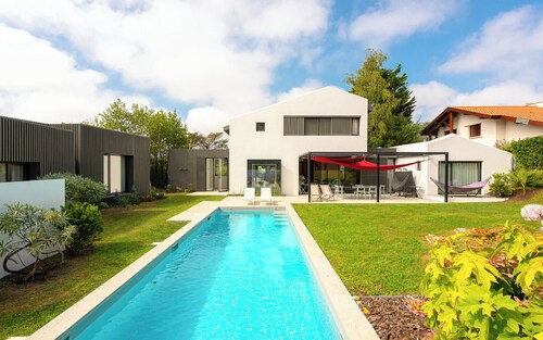 LES PINS • KEYWEEK piscine jardin biarritz