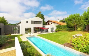 A heated pool - LES PINS - KEYWEEK swimming pool garden biarritz (Biarritz)
