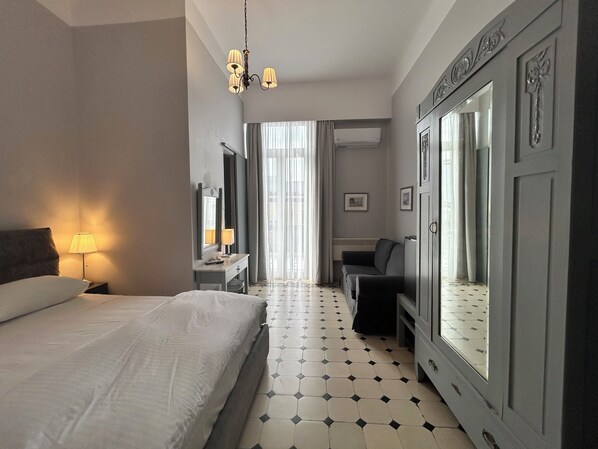 Deluxe Double Room, Balcony, Partial Ocean View