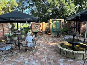 Outdoor dining - Bathurst River House B & B Room 3 Upstairs (Kelso)