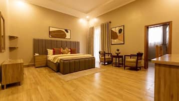 Suite ejecutiva | Caja fuerte, escritorio, espacio para trabajar con un portátil