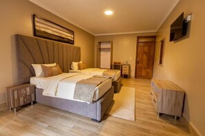 豪華雙床房, 城市景 | 房內夾萬、書桌、手提電腦工作空間、免費 Wi-Fi