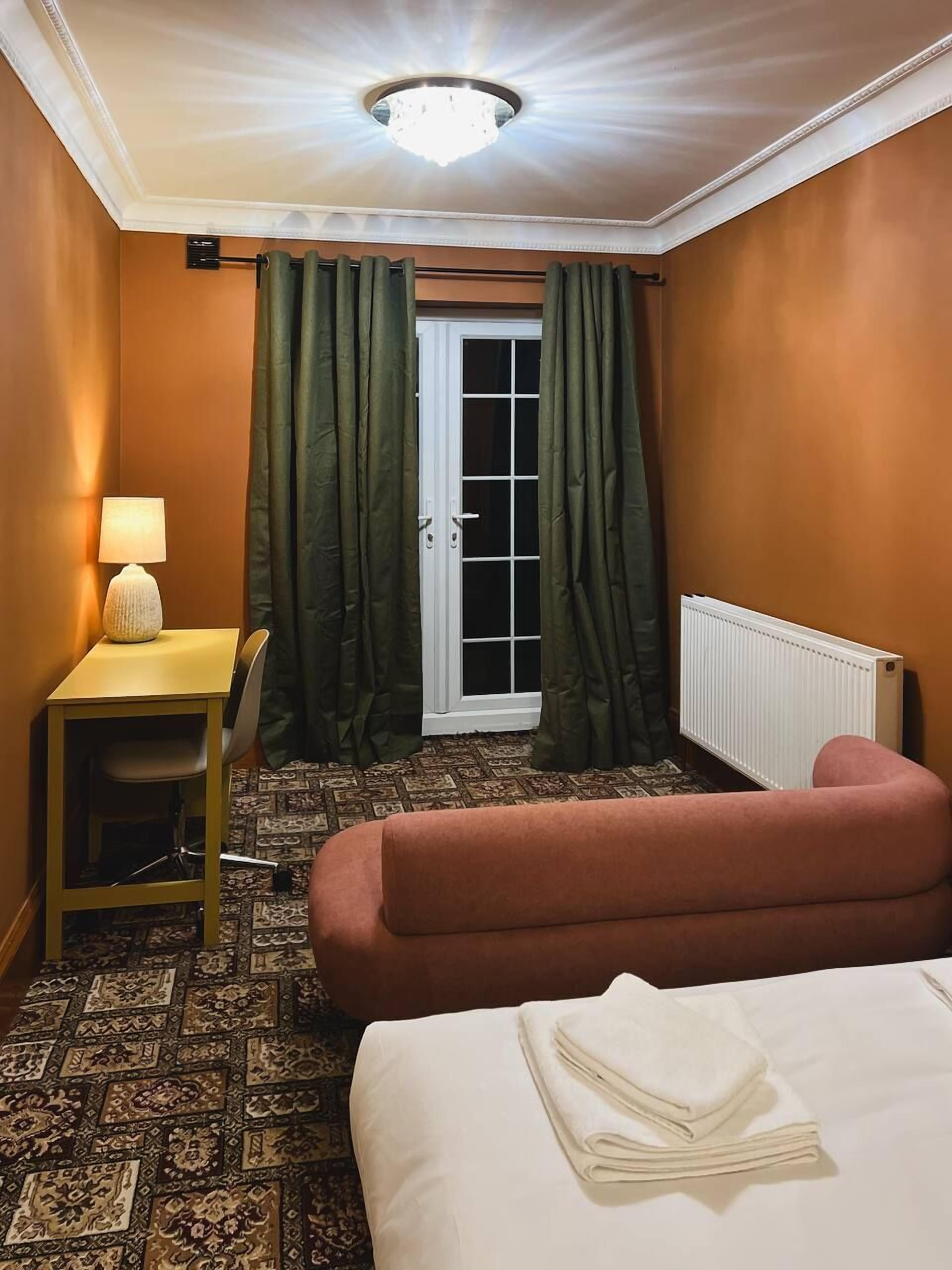 Deluxe Double Room, Shared Bathroom, Garden View