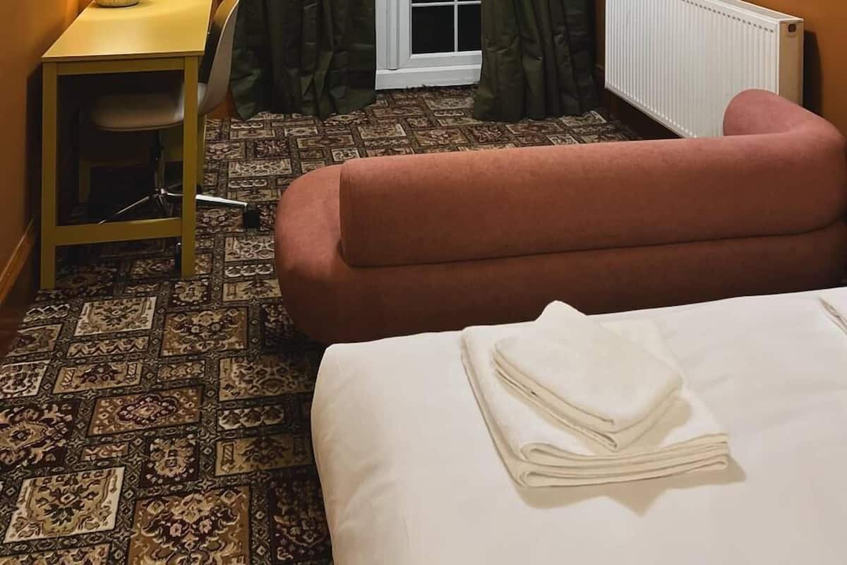 Deluxe Double Room, Shared Bathroom, Garden View