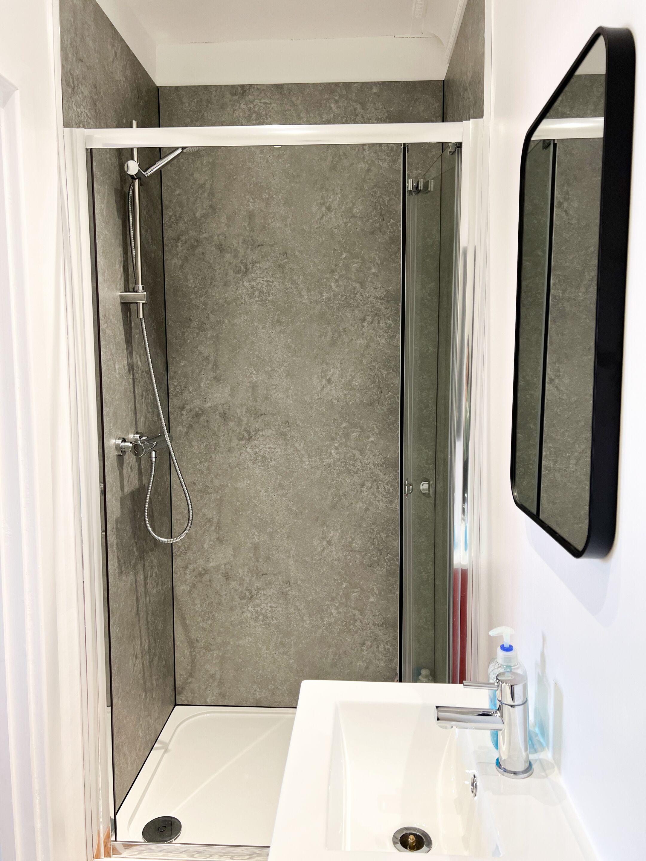 Luxury Double Room, Garden View | Bathroom | Hair dryer, towels, shampoo, toilet paper