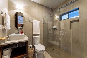 Shower, towels - 1 BR Solana 1st Level Condo | Walk to Beach & Town (Huatulco)