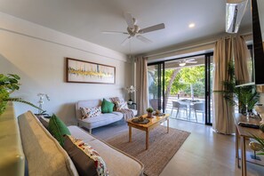 Smart TV - 1 BR Solana 1st Level Condo | Walk to Beach & Town (Huatulco)