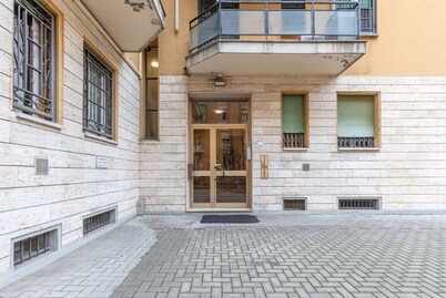 GuestHost - Cozy 70 mq apartment, perfect for two people, located on the sixth floor of a building with lift (NOT suitable for disabled people).The accommodation is located within the San Donato district, in a strategic position close to the Bologna Fair