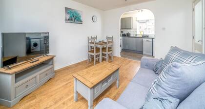 1 Bedroom w/ Garden & Parking Near Gatwick Airport