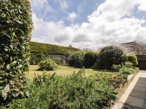 Property grounds - Applestore (Wadebridge)