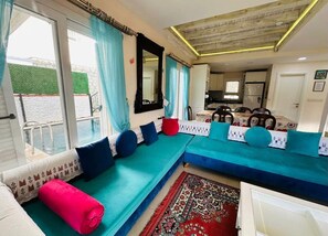 3 habitaciones, escritorio, tabla de planchar con plancha y wifi gratis 