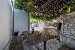Outdoor dining - Domus Alta, Two-bedroom House in Podgora (Podgora)