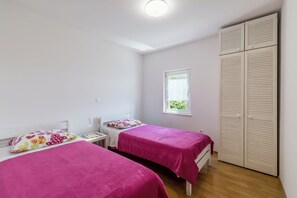 Free WiFi, bed sheets - Domus Alta, Two-bedroom House in Podgora (Podgora)