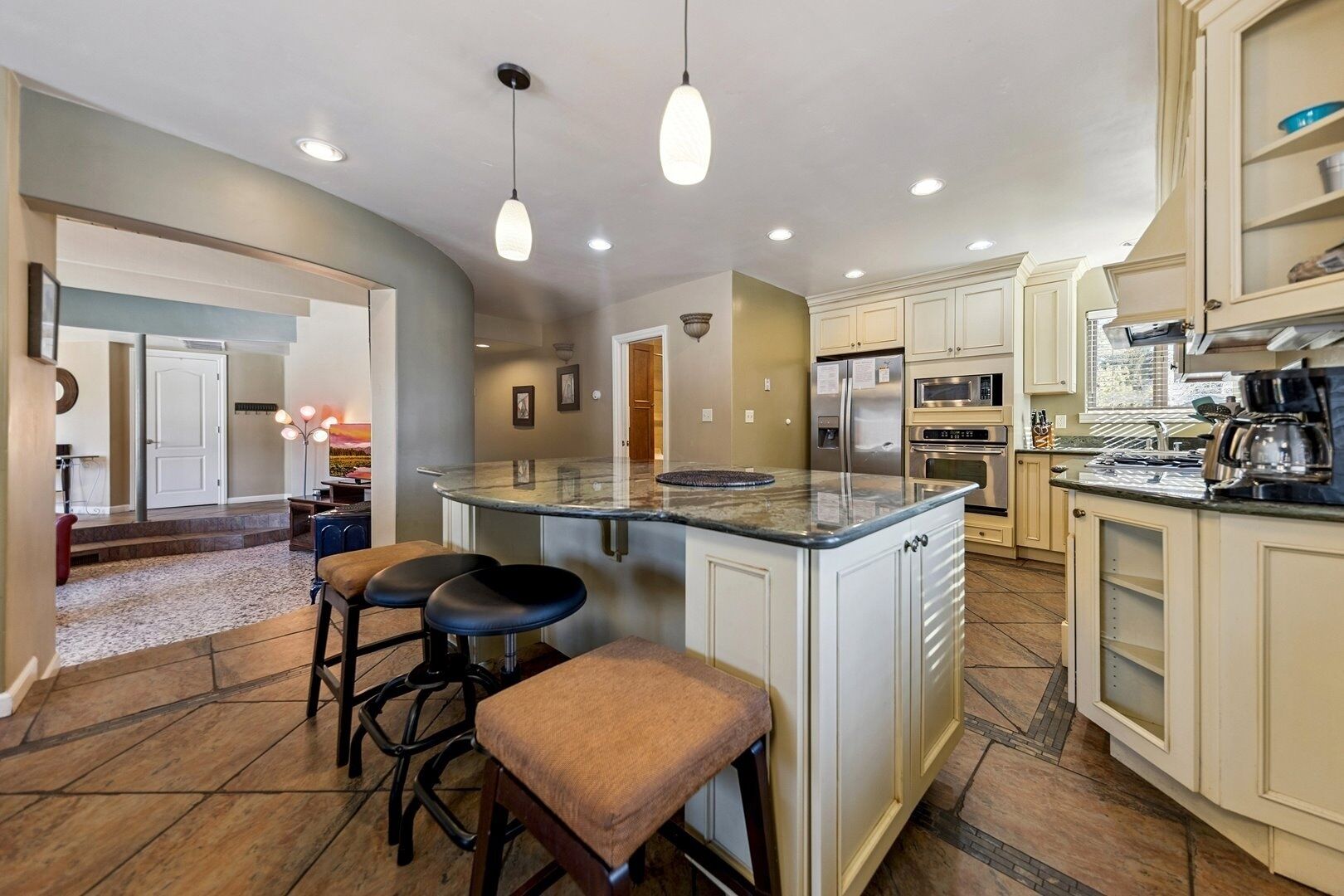 House, 4 Bedrooms | Private kitchen