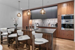 Kondominium, 2 kamar tidur | Dapur pribadi | Lemari es, oven, dan pemanggang roti