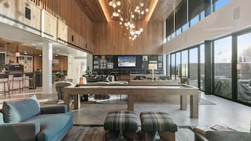 Condo, 2 Bedrooms | Lobby