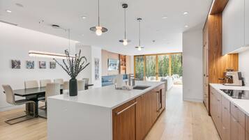 Condo, 3 Bedrooms | Dining