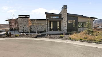 House, 3 Bedrooms | Exterior