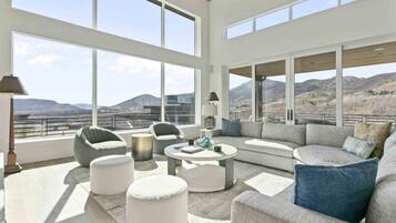 House, 3 Bedrooms | Living area