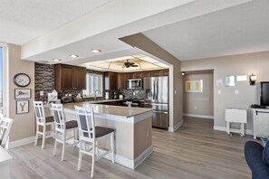 公寓式客房, 3 间卧室 | 私人厨房 | 冰箱、烤箱、茶具/咖啡用具、烤面包机