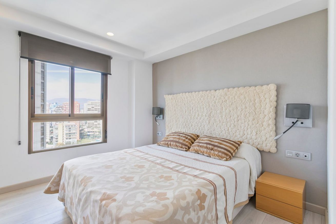 Fer et planche à repasser, lit parapluie