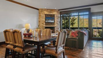 Apartamento, 2 habitaciones | Restauración