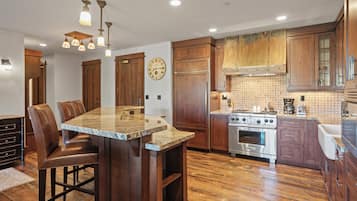 Condo, 2 Bedrooms | Private kitchen | Fridge, oven, coffee/tea maker, toaster