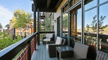 Condo, 2 Bedrooms | Property grounds