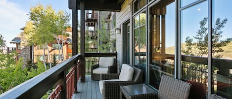 Condo, 2 Bedrooms | Property grounds