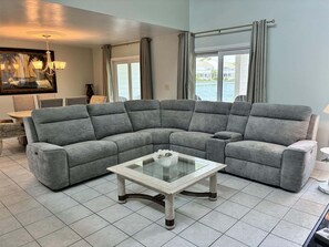 Condo, 2 habitaciones | Área de sala de estar