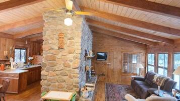 Cabin, 2 Bedrooms | Living area