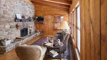 Cabin, 2 Bedrooms | Living area