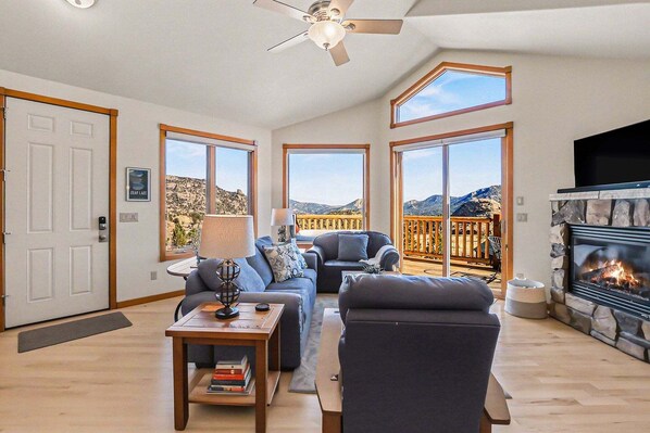 Apartment, 2 Schlafzimmer | Wohnbereich | Smart-TV