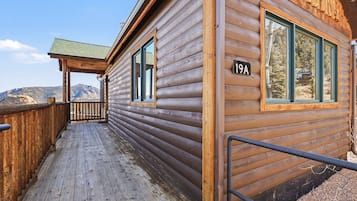 Condo, 2 Bedrooms | Exterior detail