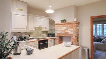 Dishwasher, cookware/dishes/utensils