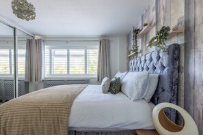 Room - Stylish Cheltenham Home, 4 Bed, Garden & Parking (Cheltenham)