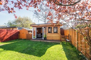 Exterior - Stylish Cheltenham Home, 4 Bed, Garden & Parking (Cheltenham)