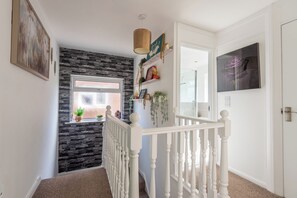 Interior - Stylish Cheltenham Home, 4 Bed, Garden & Parking (Cheltenham)