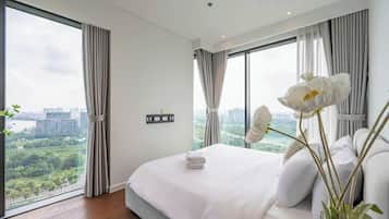 Leilighet – deluxe, 2 soverom, balkong | Sengetøy av topp kvalitet, senger med Select Comfort-madrass og minibar