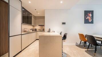 Leilighet – deluxe, 1 soverom, balkong | Spiseområde