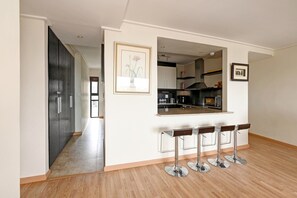 House - Two Bed Spacious 6th Floor Ocean Views (Cape Town)