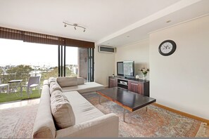House - Two Bed Spacious 6th Floor Ocean Views (Cape Town)