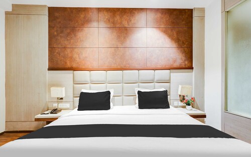 Collection O Chhatarpur Near Metro Park