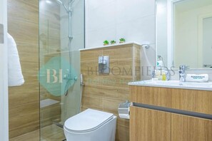 Apartment, Balkon | Badezimmer