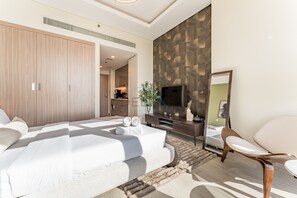 Iron/ironing board, free WiFi, bed sheets - Sleek Modern Studio with Direct view of Dubai Skyline - Farhad Azizi Residence, Al Jaddaf (Dubai)