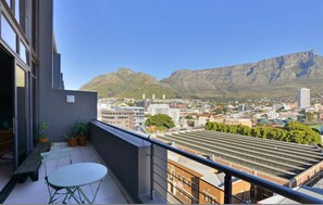 House - City Center Mountain Views The Piazza (Cape Town)