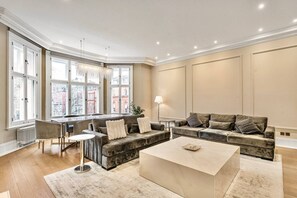 Apartment | 3 bedrooms - Royal Knightsbridge 3-bed Next To Harrods (London)